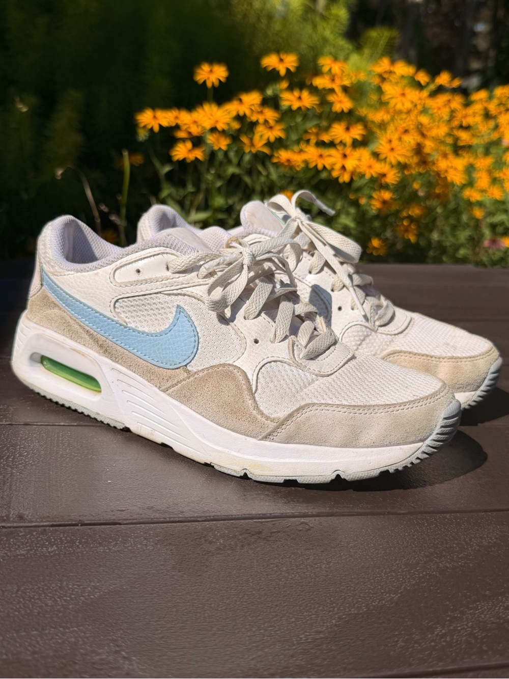 Nike Air Max Sneakers Women’s Size 8 Cream White Light Blue